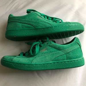 Suede Mono-Chrome Green Pumas